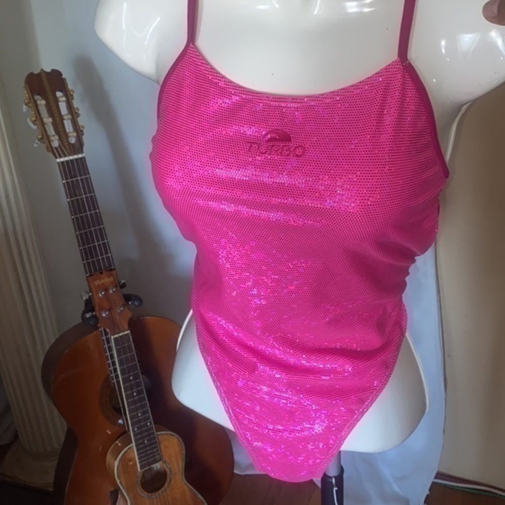 This bathing suit 🩱 it’s a gorgeous it’s says size L Jr and may fit and M